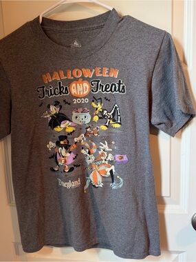 Disney Halloween tricks and treats 2020 short sleeve tee
